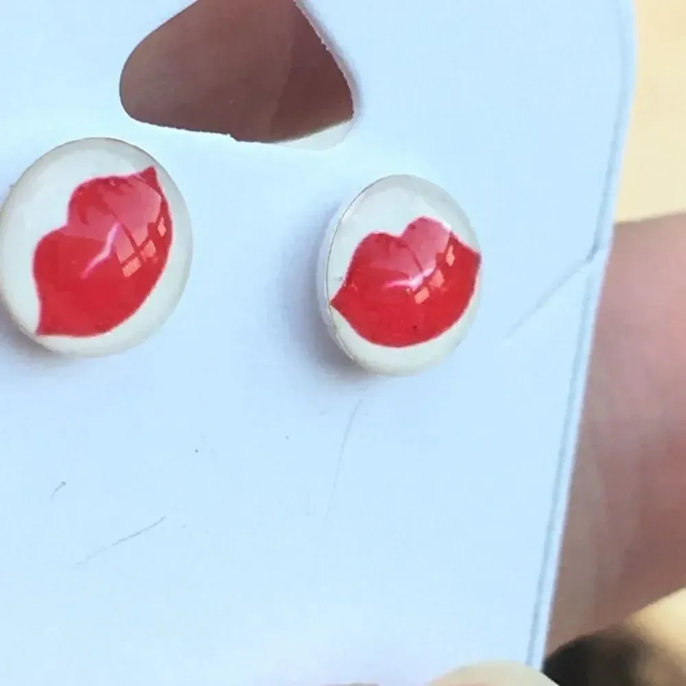 Girls sterling & resin red lips round  earrings